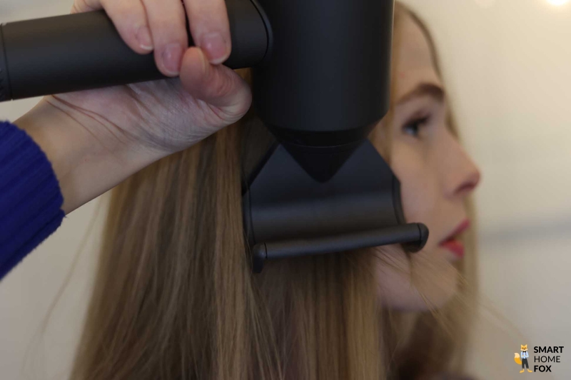 Вы можете увидеть насадку Dyson Flyaway.